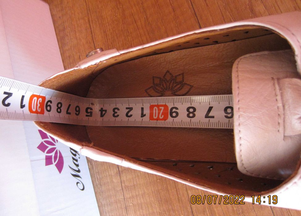 Летни перфорирани бели кожени обувки