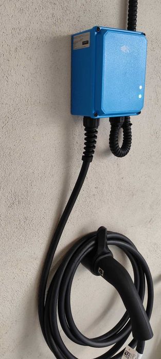 Зарядна станция модел EVS 22 KW/32 A с кабел тип 2 - 5 метра