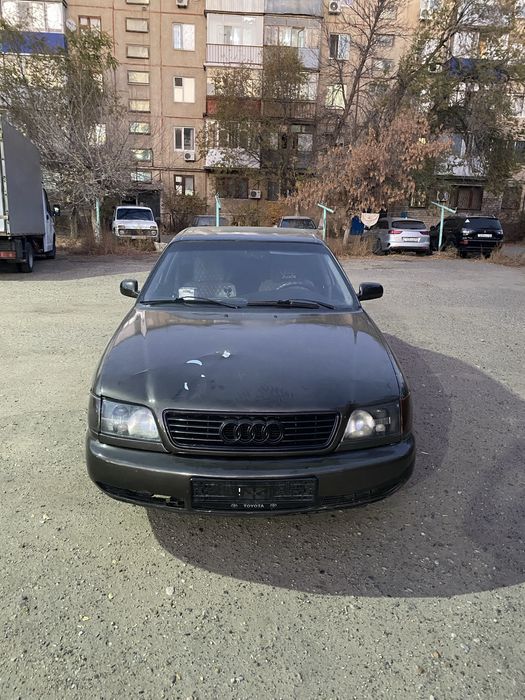 Машина Ауди 100 с4