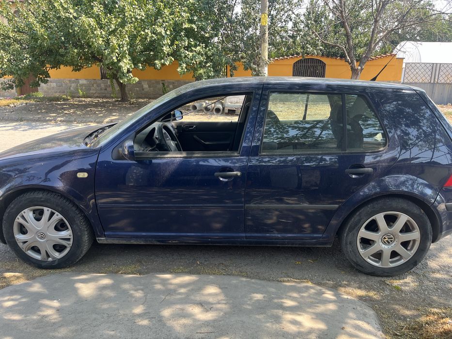 VW Golf 4 1.6i На части