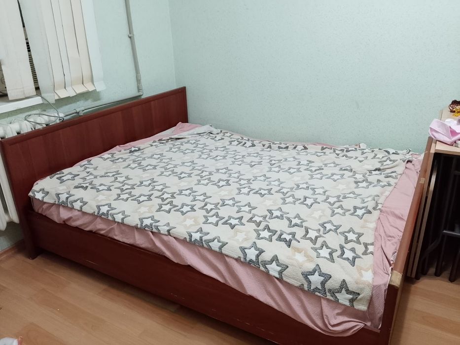Продается спальный гарнитур 20000
