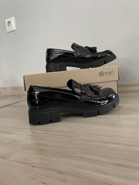 Clarks черни лачени мокасини