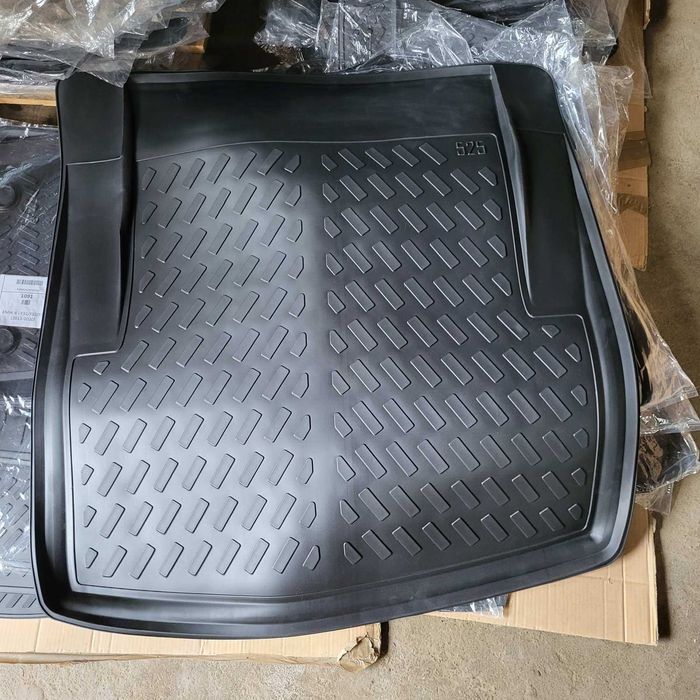 Стелка за BMW E90 Седан за багажник БМВ Е90 гумена стелка