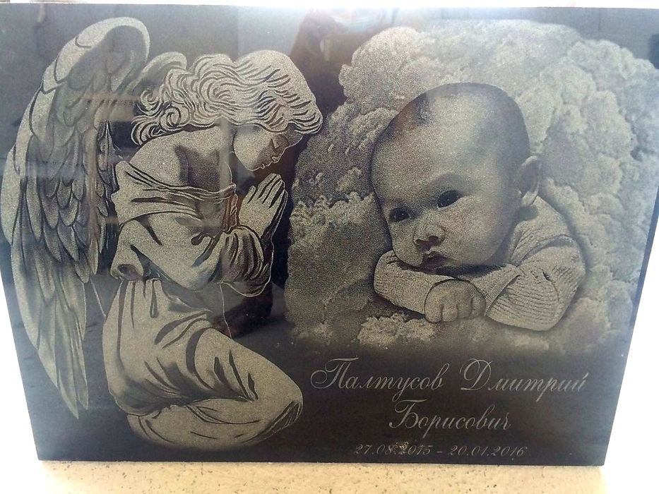 Памятники из черного гранита