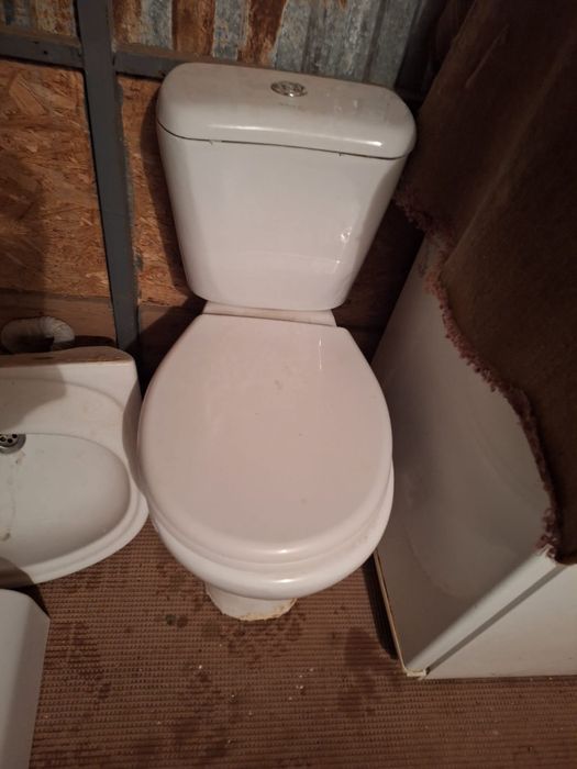 Продам унитаз и раковину