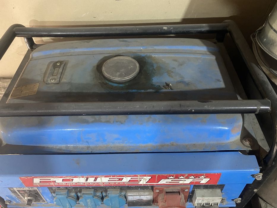 Бензиновый генератор в отличном состояни