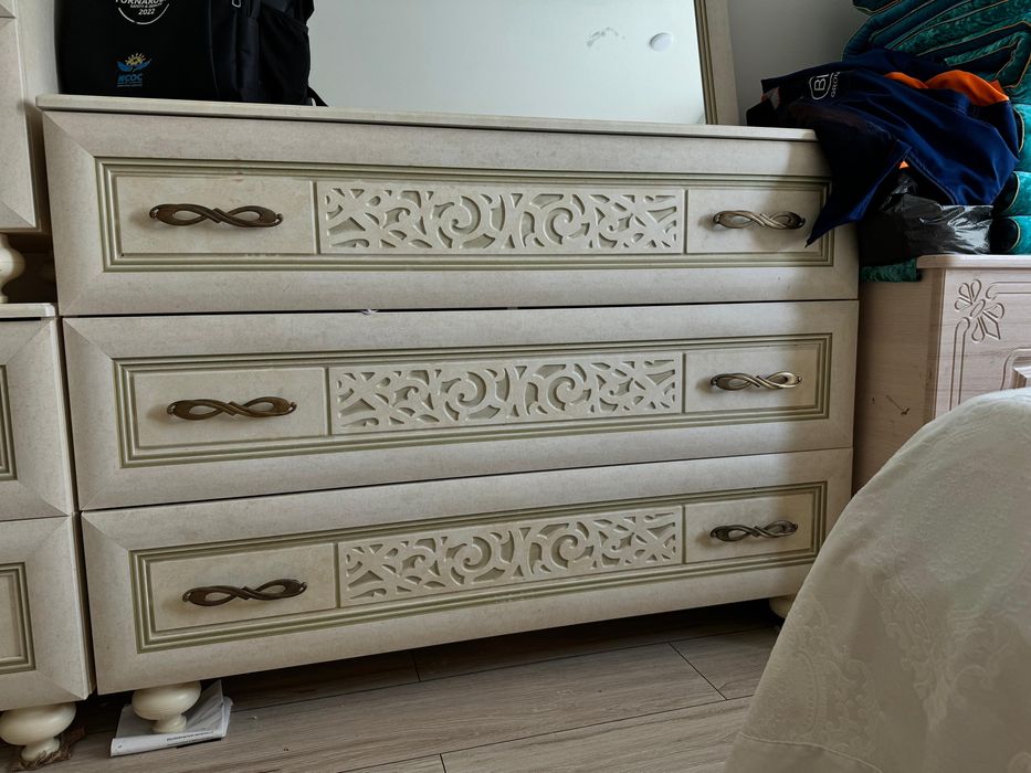 Спальный мебель………………..