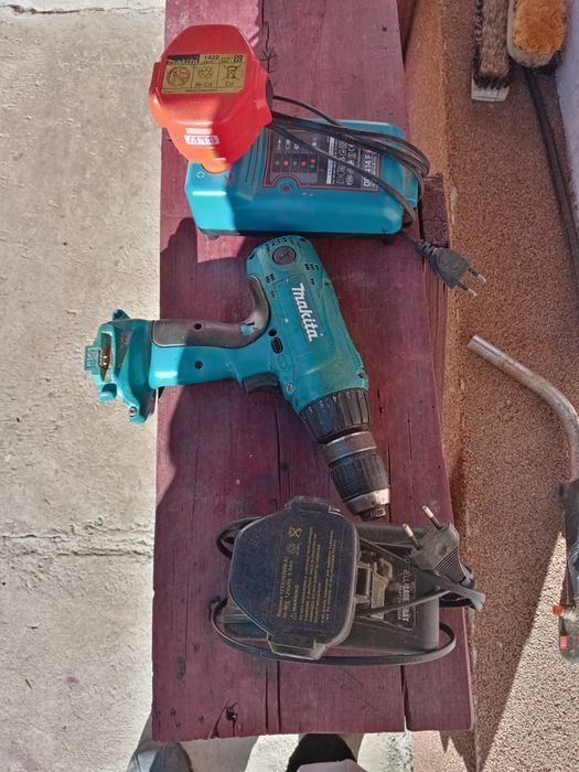 Vând obiectele din imagini.