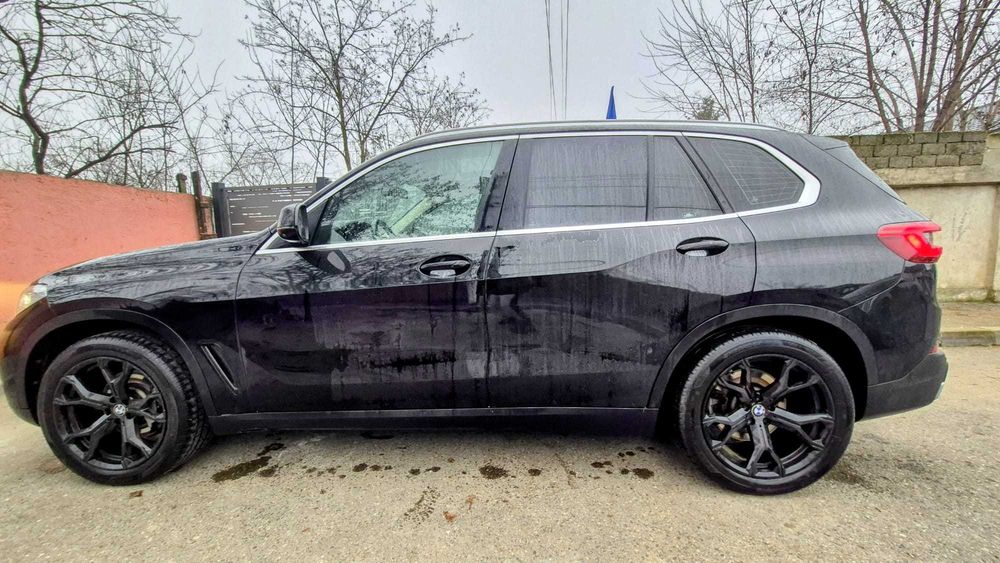 BMW X5 2.5xDrive Full Option/Panoramic/Camere360/Head up Display/Soft Close/ Carlig remorcare/HarmanKardon/2 seturi jante