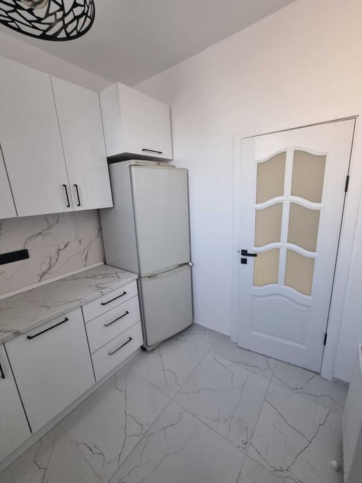 Proprietar,închiriez ap. 1 camera  Intim ,loc de parcare pe C.F.