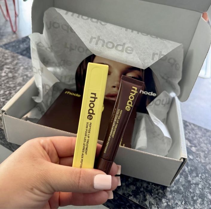 rhode x Justin Bieber / The Biebers Caramelized Banana Lip Gloss гланц, Eye Patches пачове, Spotwear за пъпки, оригинален лимитиран сет или поотделно