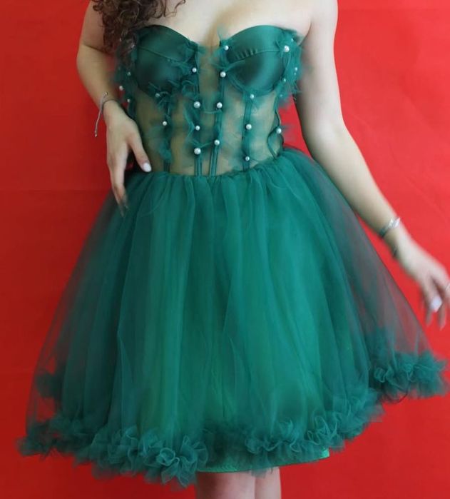 Къси бални рокли