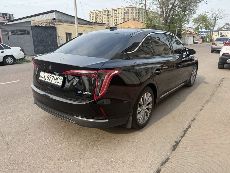 Сдам в аренду с выкупом свою Hongqi E QM5