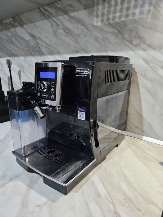 Espressor automat Delonghi Cappucino  + pahar sistem cappuccino