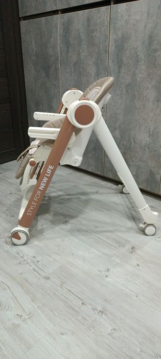 Продам стульчик happy baby berny v2