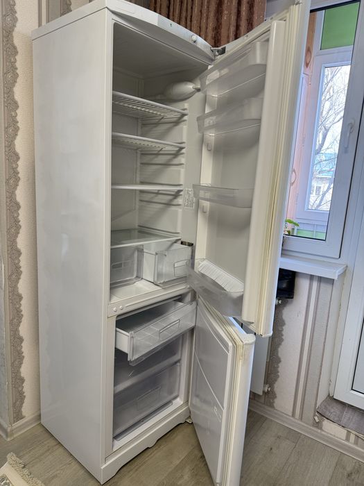 Продам холодильник Indesit
