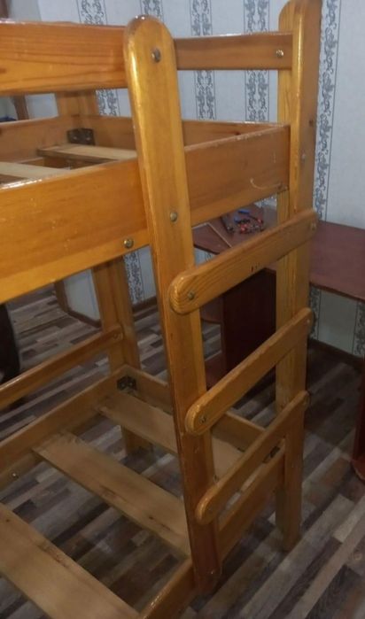 Двухъярусная кровать