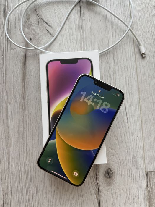 iPhone 14, 256 GB, cu huse si incarcator incluse