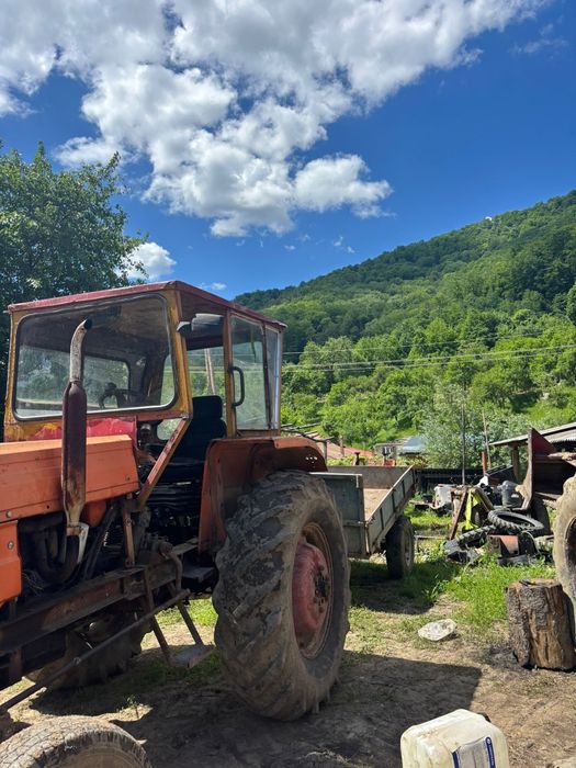 Vând tractorist și remorca basculabila
