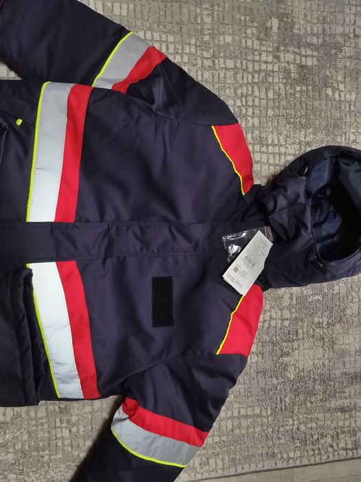 Продам зимнюю куртку комбинезон