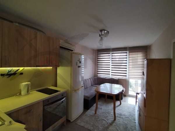 Двустаен апартамент в Колхозен Пазар! 21836492