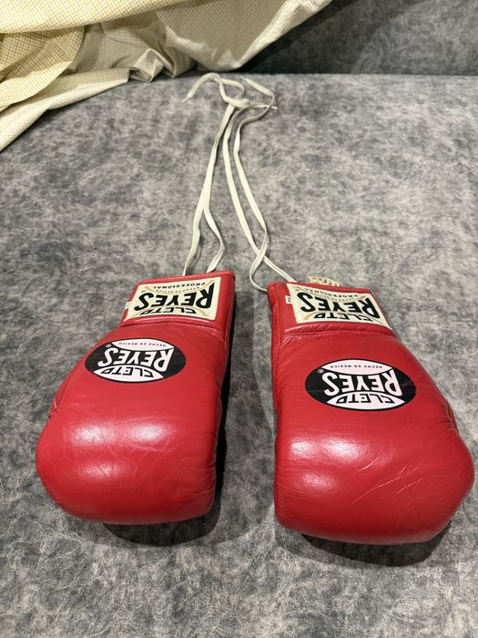 Боксерские перчаики профессиональные