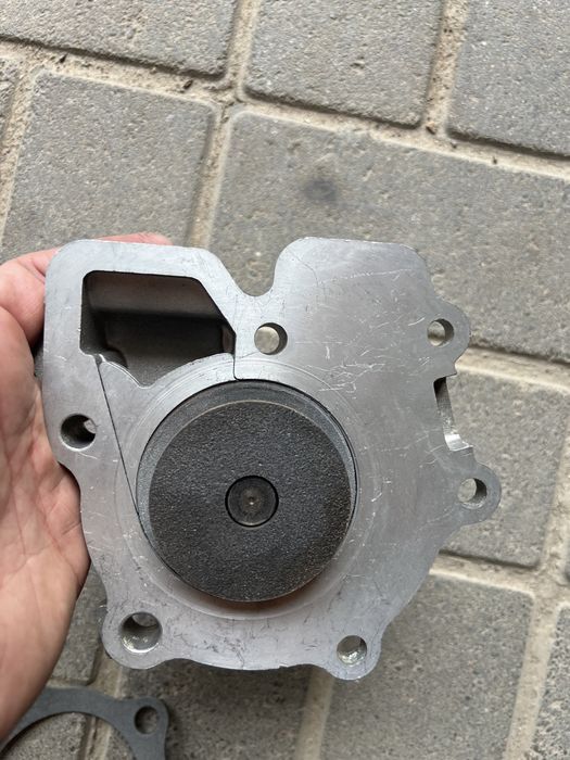 На Ford Transit 2.5 td помпа