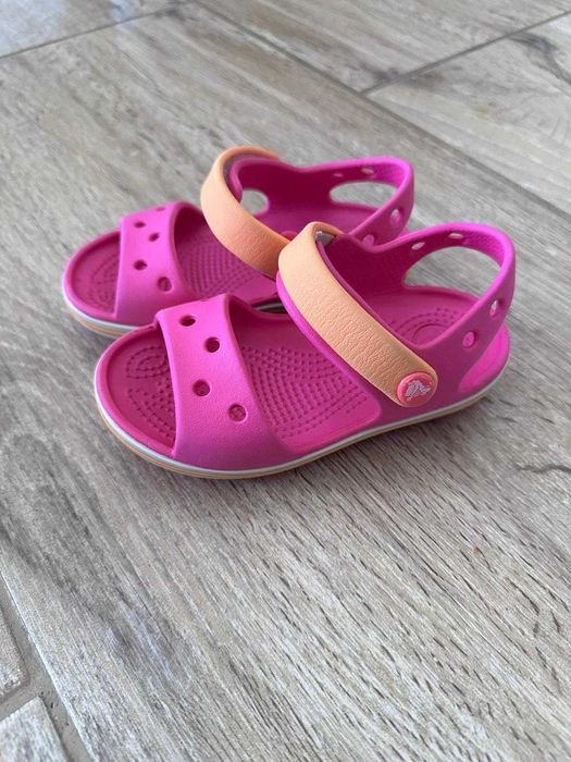 sandale crocs roz marimea C7