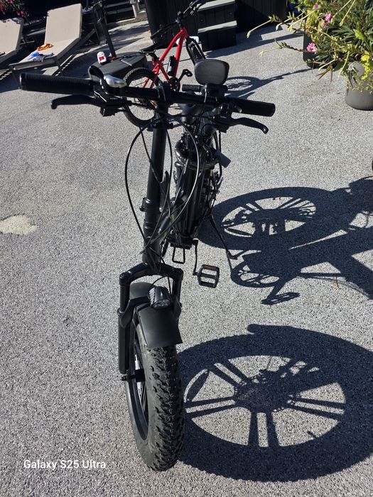 Vând bicicletă electrică roti pe 20