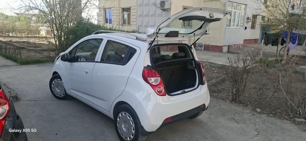 Spark 2020yil yurgani 50600km benzinda. kiraska toza.