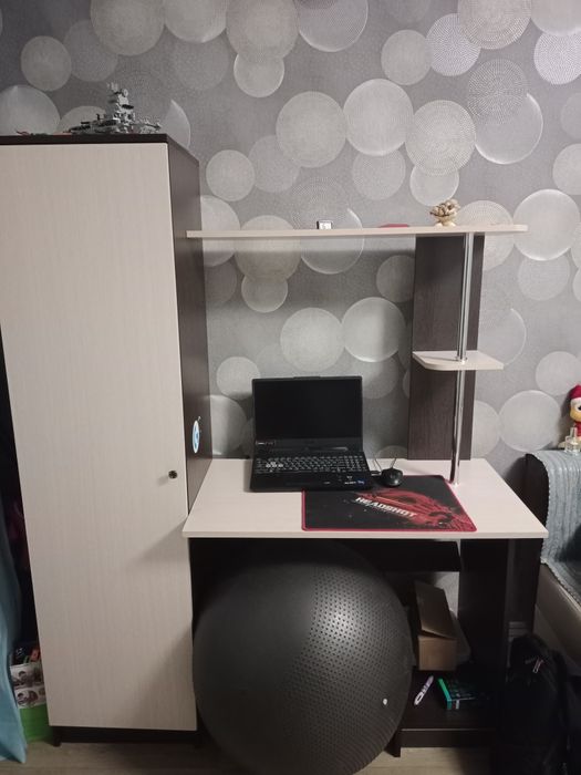 Продам компьютерный стол