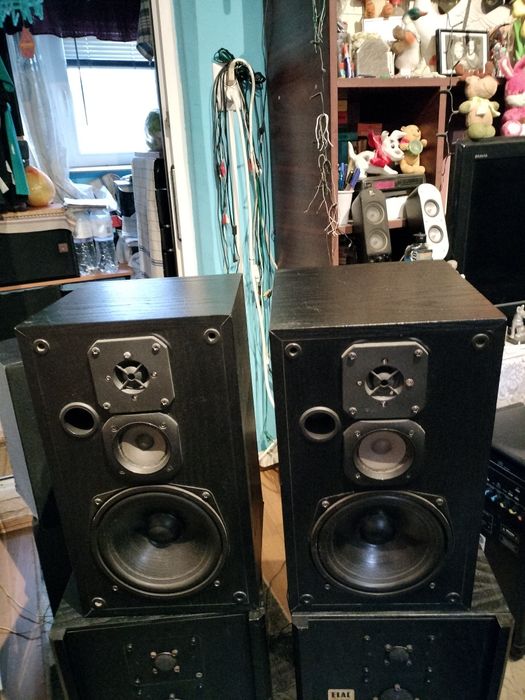 Boxe / amplificatoare / sisteme audio.