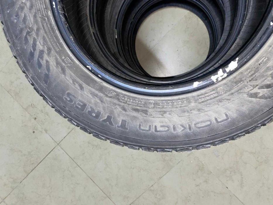 Продам комплект зимних шин