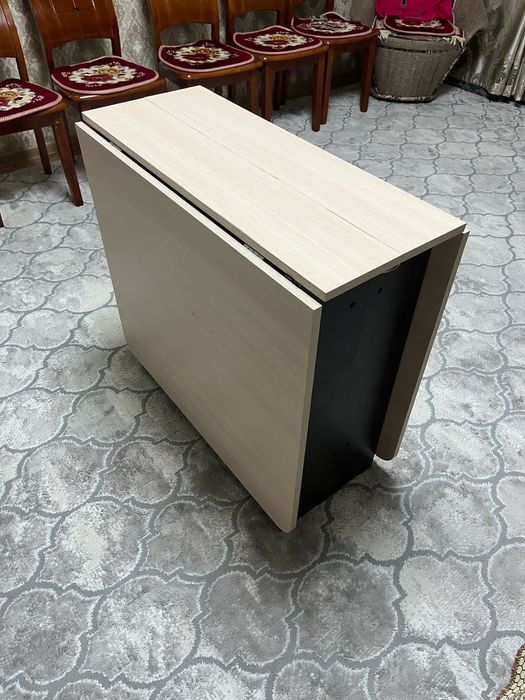 Стол раздвижной.