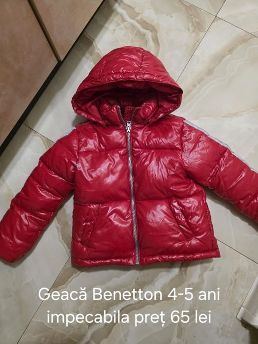 Geacă marca Benetton stare foarte bună mărimea 4-5 ani