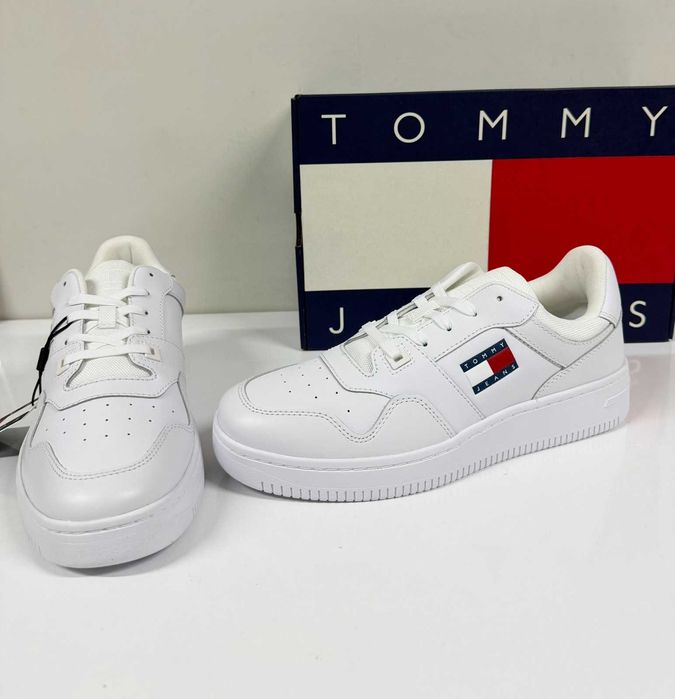 Мъжки кожени маратонки TOMMY JEANS TJM Retro Basket Ess White (Нови) - Размер 43 (27.5 см стелка)