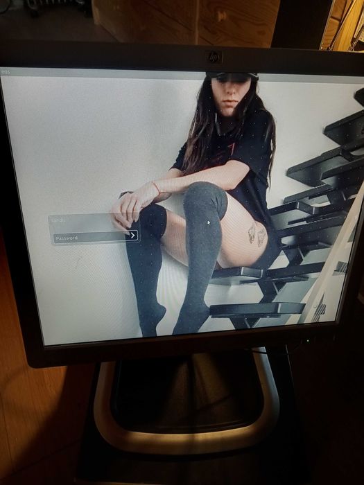 Продавам монитор HP