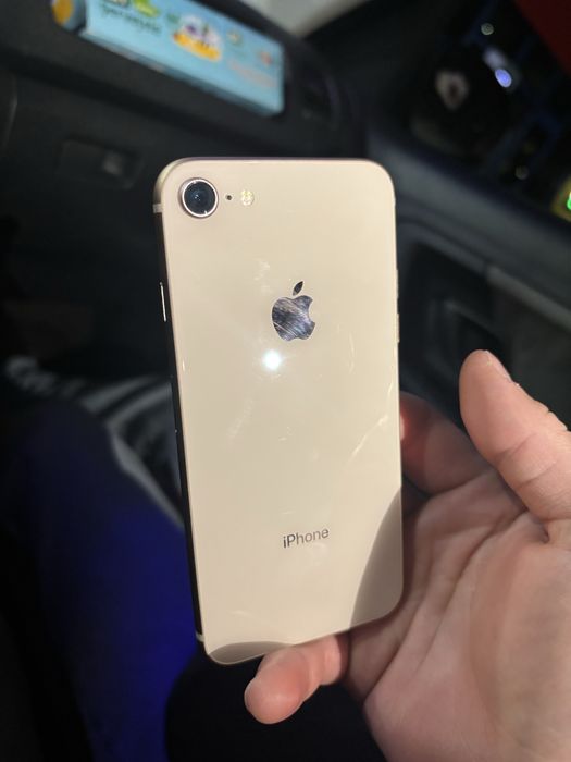 Vand iPhone 8 trebuie decodat,