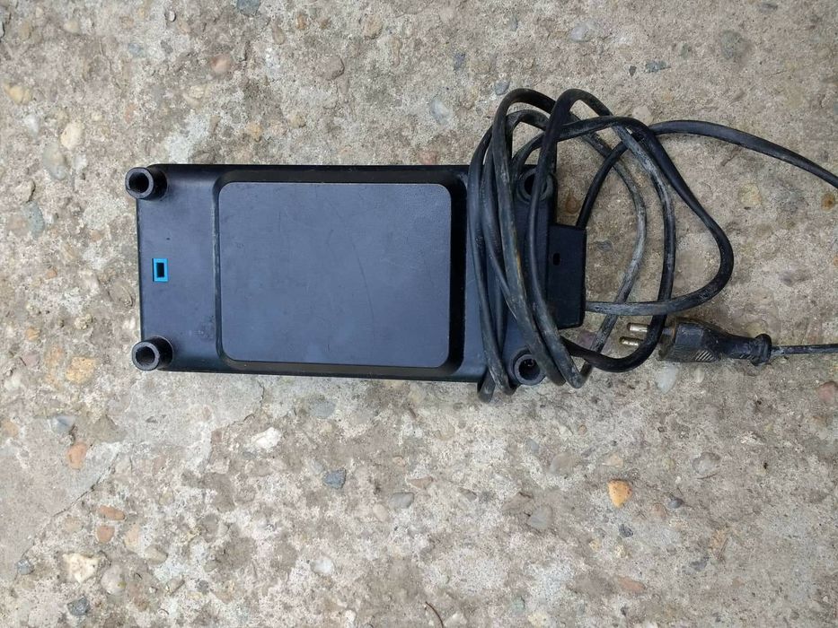 Vând încărcător Makita 7,2--14,4V