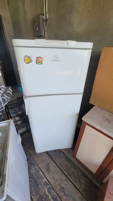 Холодильник Indesit