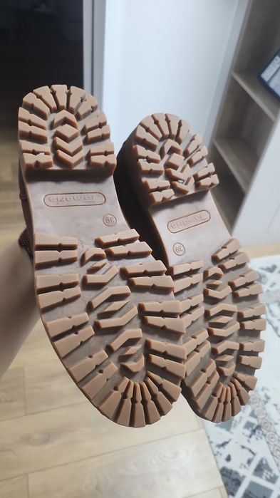 Продам ботинки 38 натуральная замша