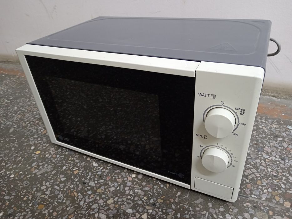 Продаётся микроволновая печь