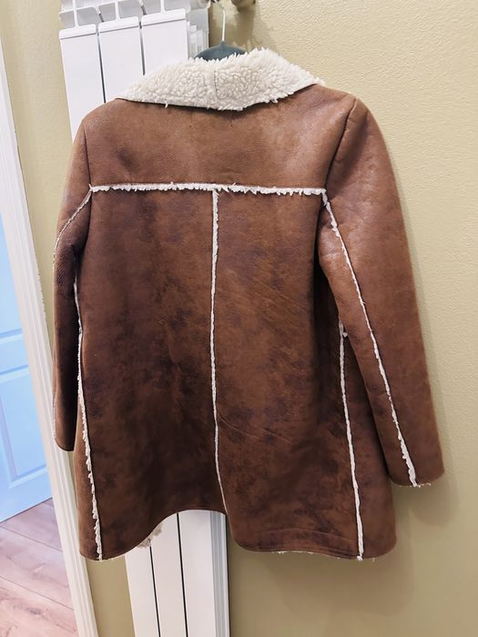 Vand jacheta/cojoc Mango blana artificiala XS