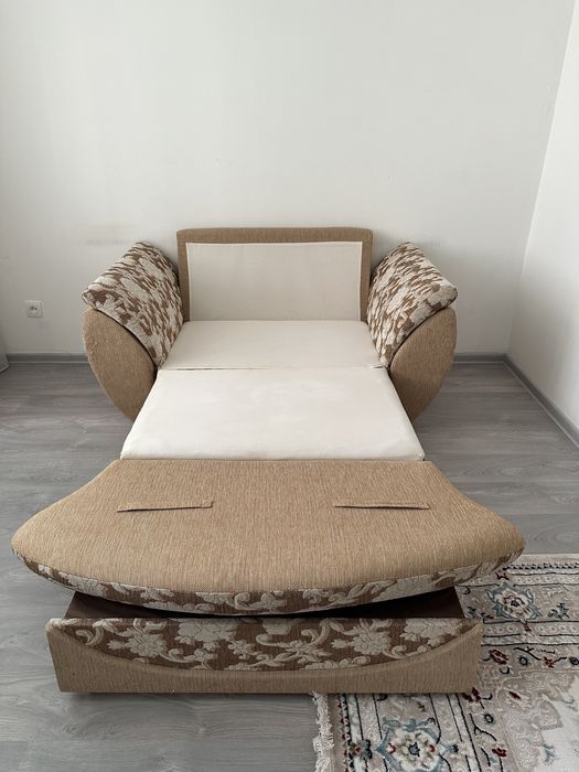 Двухместный диван