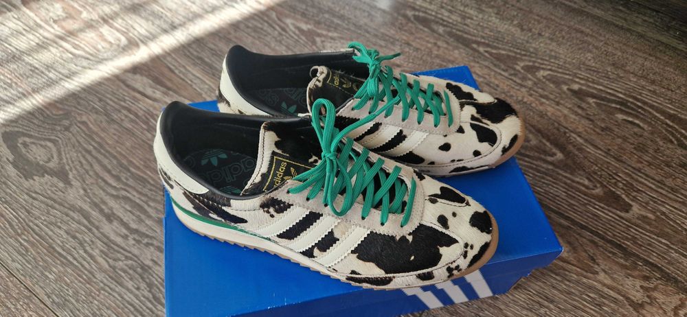 Дамски маратонки Adidas с косми