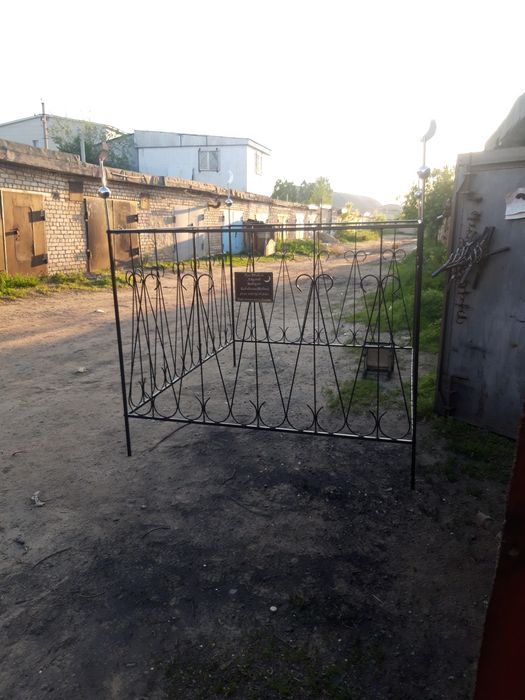Оградка на кладбище