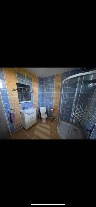 Vând clădire cu etaj