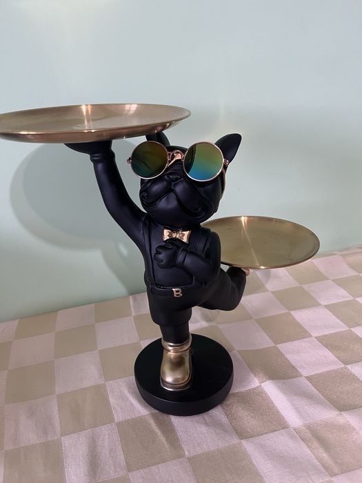 Декоративна фигура куче с поднос