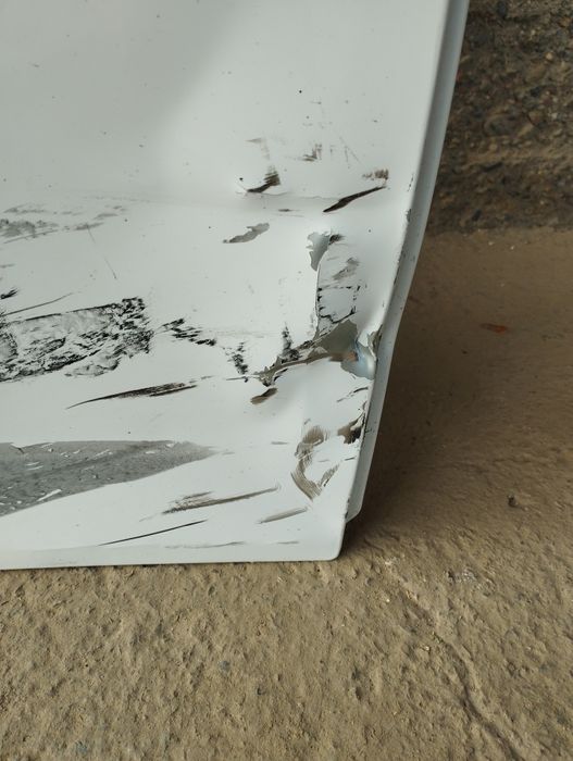 Jentra orqa eshiko oʻng tomon radnoy