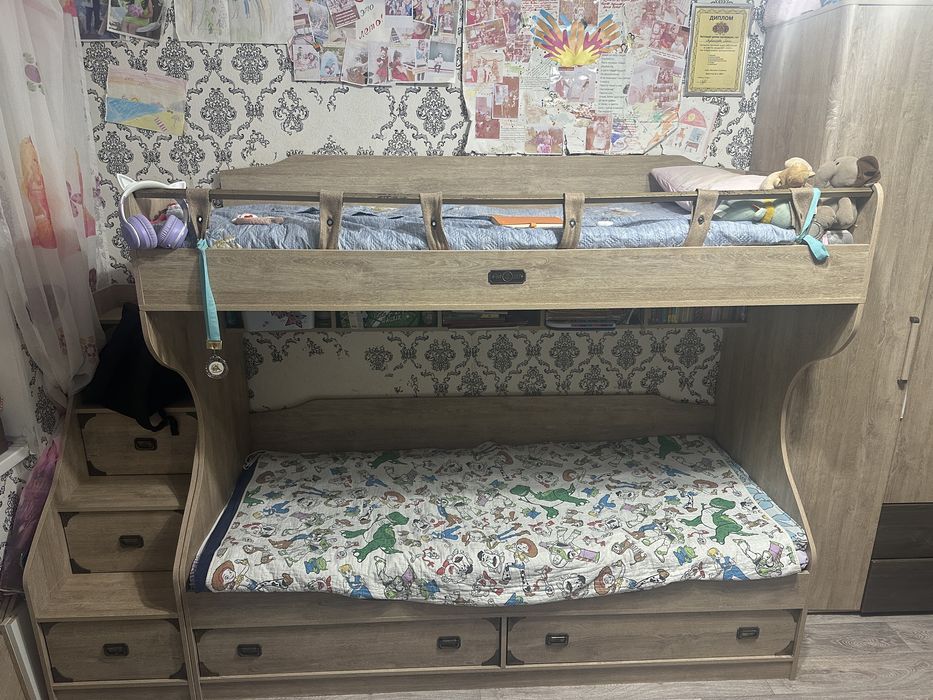 Двухярусная детская кровать